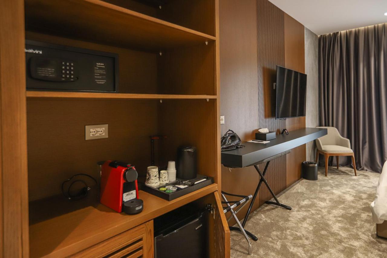 Urbanin & 4* Tirana